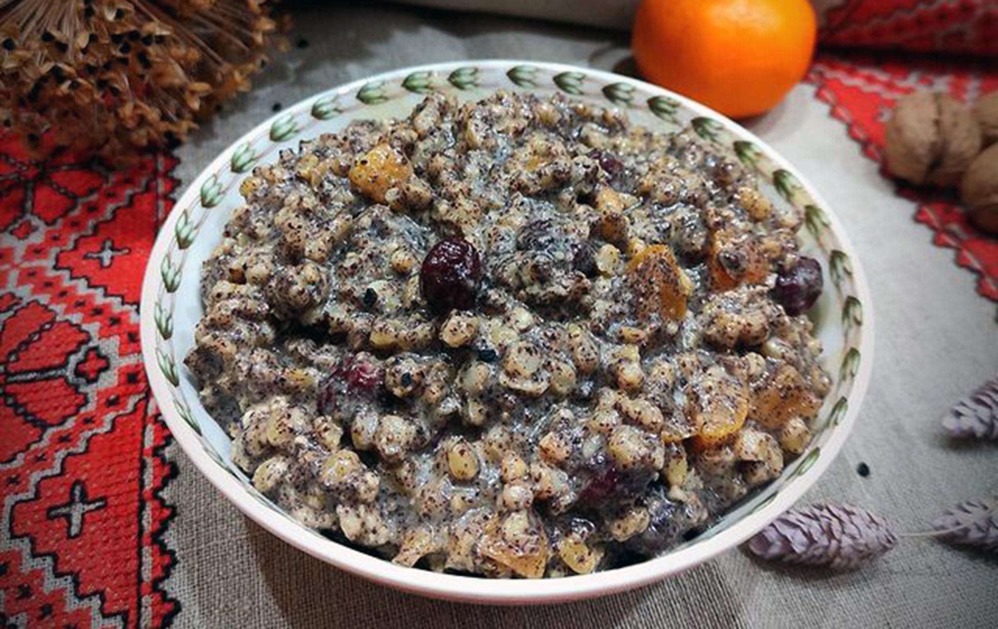 Зустрічаємо Святвечір 12 стравами: найсмачніші рецепти куті, борщу, пампух, узвару та інших частувань